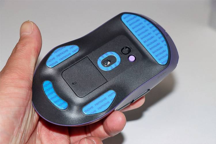 办公场景中的键盘和鼠标使用