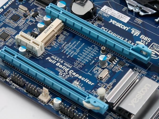 DDR3内存插槽和扩展接口