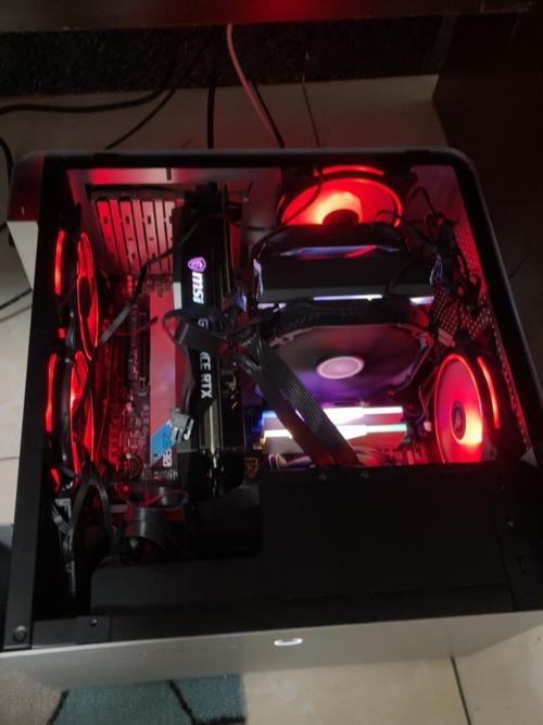 主板性能测试与 RGB 灯效