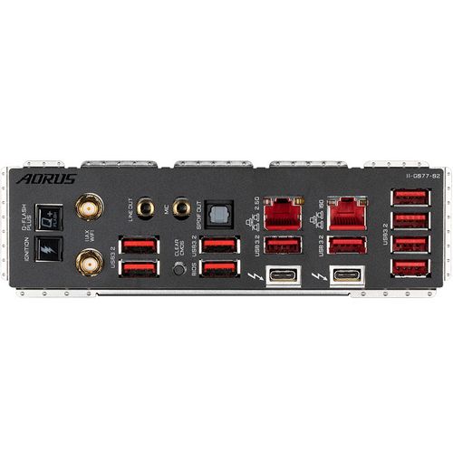 主板内存与 PCIe 插槽规格细节