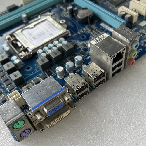 技嘉 GA-H61M-D2-B3 评测：经典 H61 芯片组 Micro ATX 主板 稳定办公入门选择