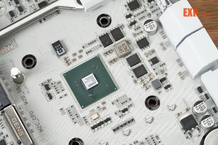 高端主板与 CPU 性能表现