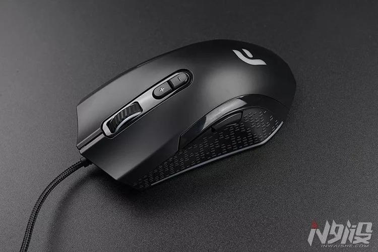 用户选购游戏鼠标场景