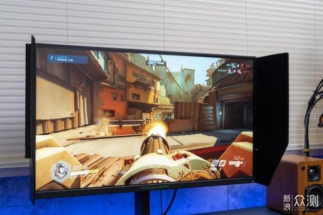 显示器电源线和插头特写