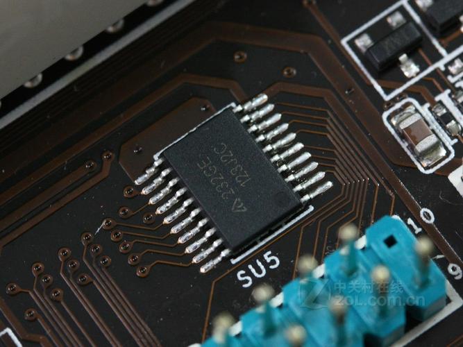 主板多组件扩展布局