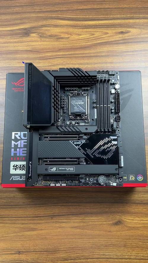 电脑散热风扇与热管特写