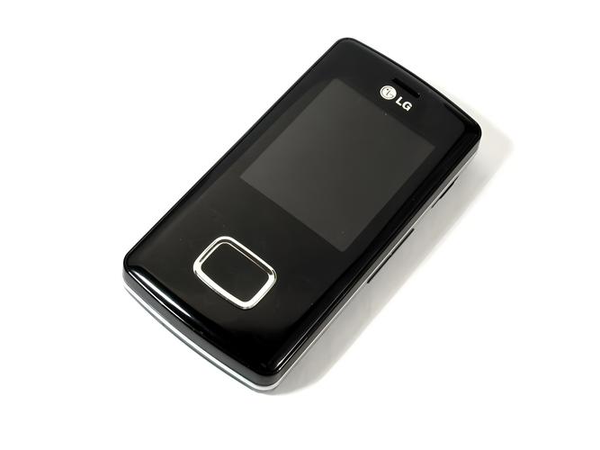 购物和价格标签，象征购买决策