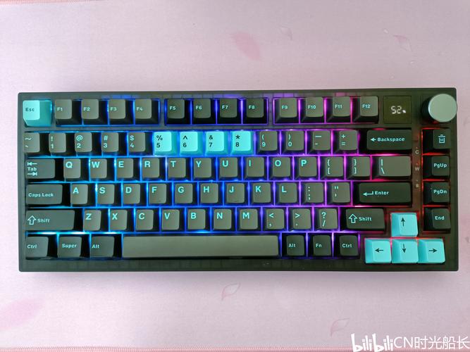 键盘与配件展示，突出整体价值和购买考虑