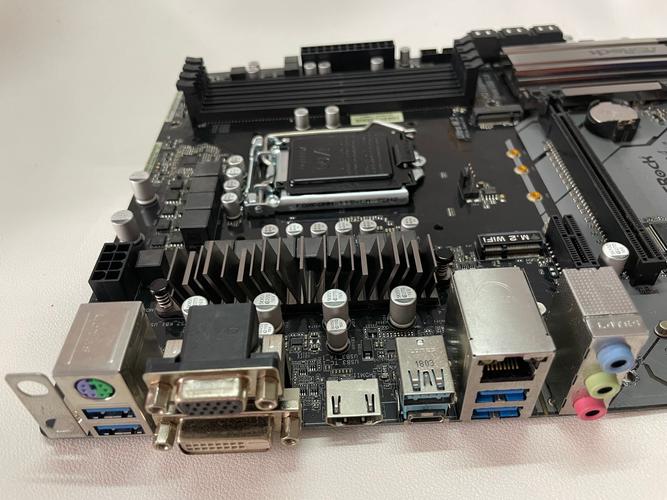 Micro ATX 主板布局细节