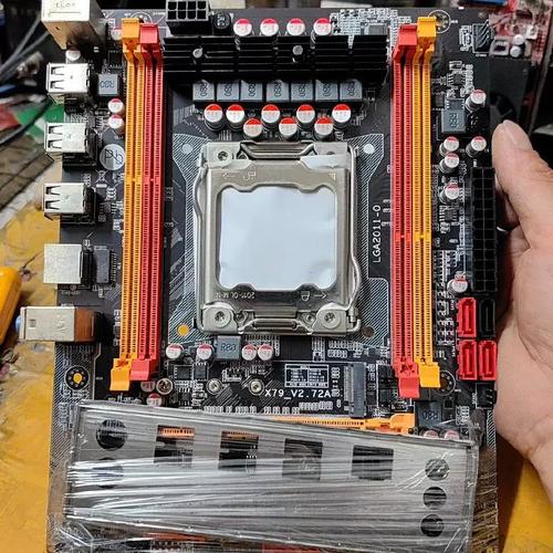PCIe 插槽与存储接口特写