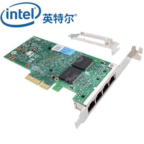 服务器主板和 PCI-E 插槽特写