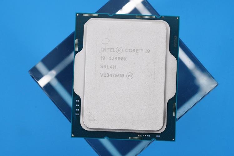 Intel 酷睿 i9 12900 vs i7 12700K 深度对比