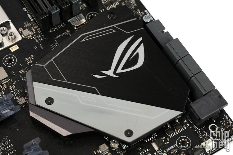 主板VRM与散热器特写