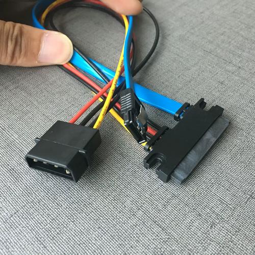 电脑硬件安装场景