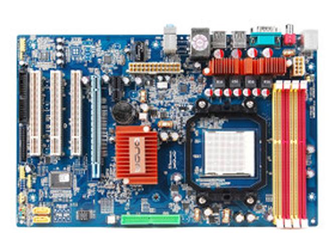 主板接口和布局细节特写