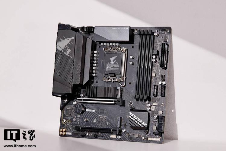 内存和存储接口布局