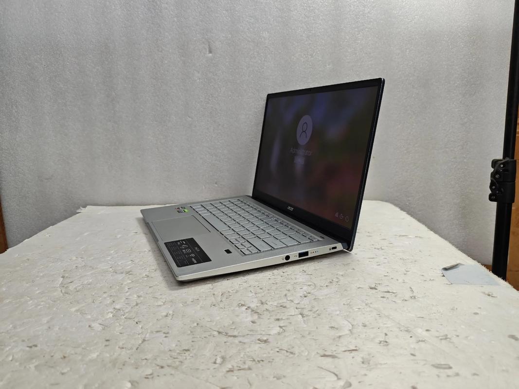 USB 3.0 接口和光盘示意图