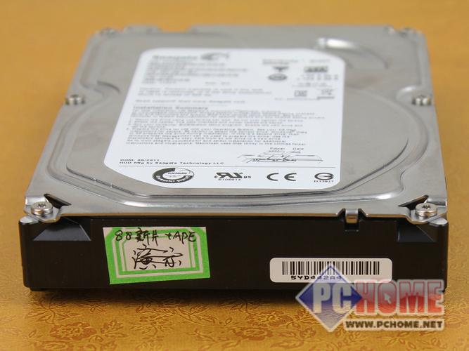 电脑硬件安装场景