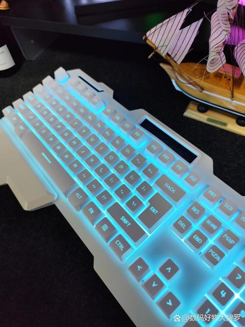 游戏场景中键鼠操作特写