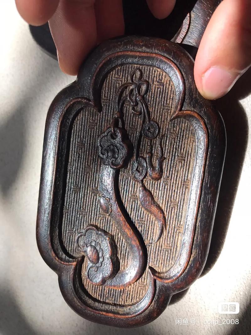 硬件规格展示，突出连接和电池