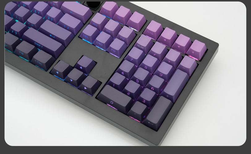 Keychron V6 Max深度评测：三模连接、RGB灯效与全键热插拔的客制化键盘新选择