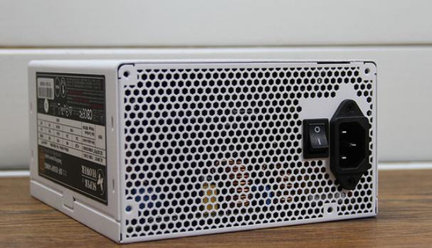 振华 LEADEX G550 金牌全模组电源深度评测：白色美学与稳定供电的完美结合