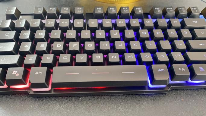 购买决策场景，展示键盘性价比对比