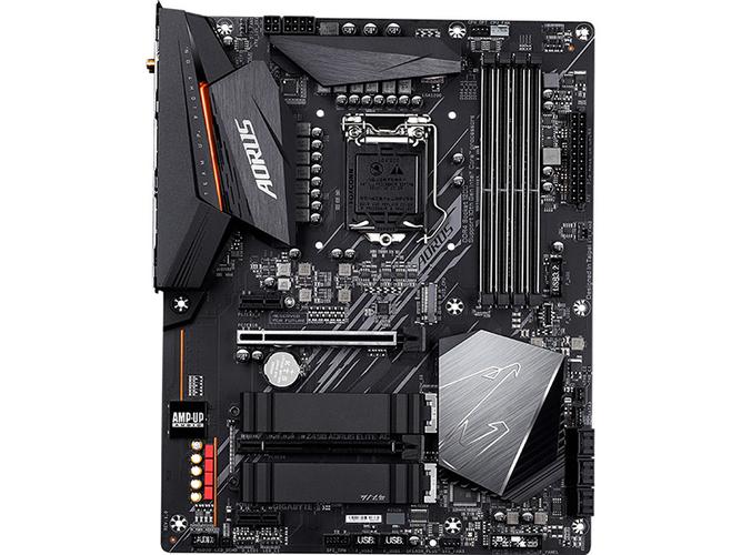 显卡在主板上的安装，展示性能测试场景