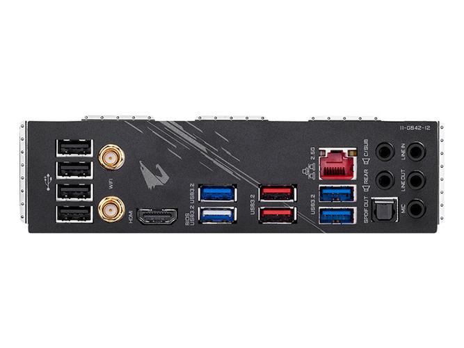 电脑硬件组件展示，包括芯片和接口