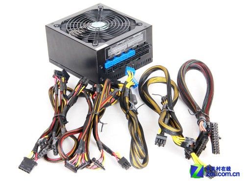 电源接口与线材细节