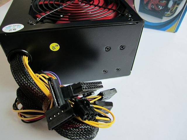 电脑电源核心规格接口特写