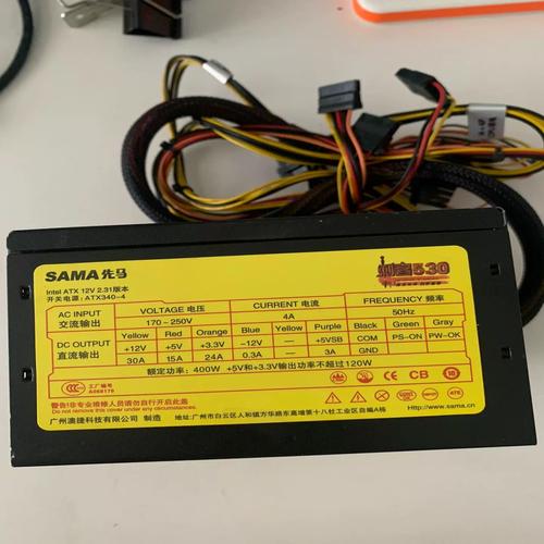 黑色电源与线材外观