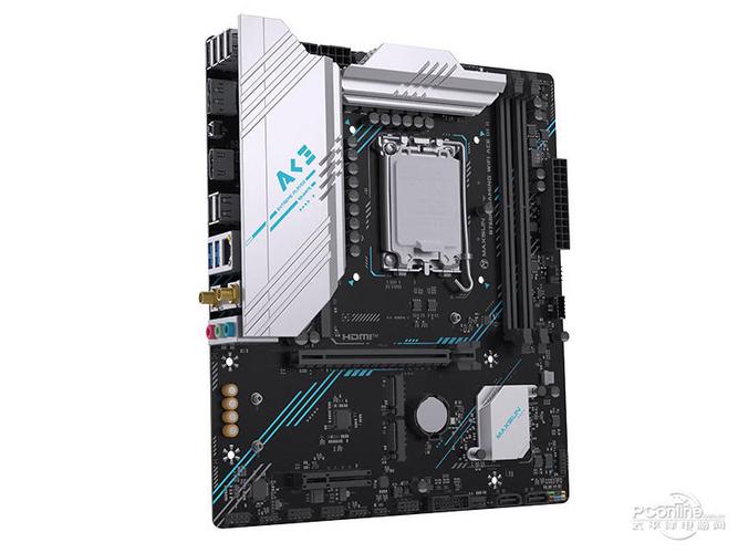 黑色 PCB 主板 RGB 灯效特写