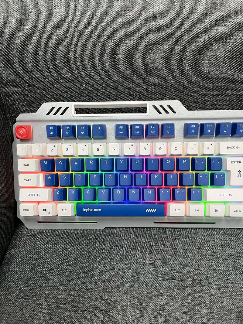 鼠标在桌面上移动