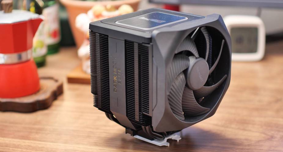 电脑主板 RGB 灯效近距离细节