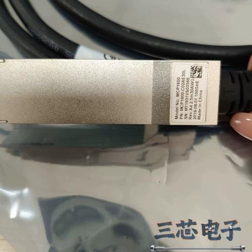 网卡散热片特写