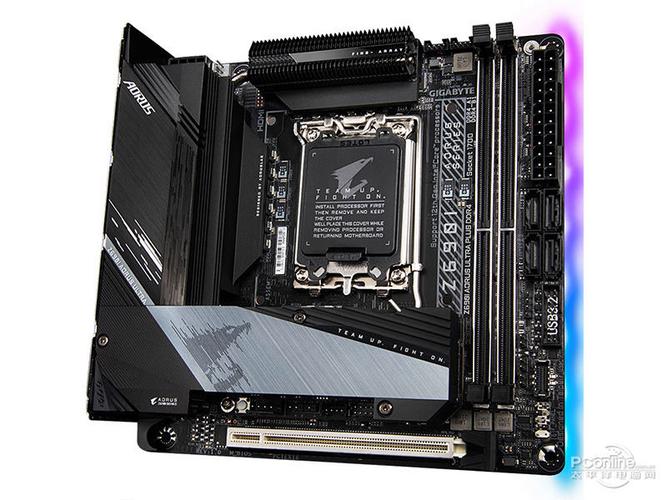 技嘉 AORUS 主板高端散热装甲