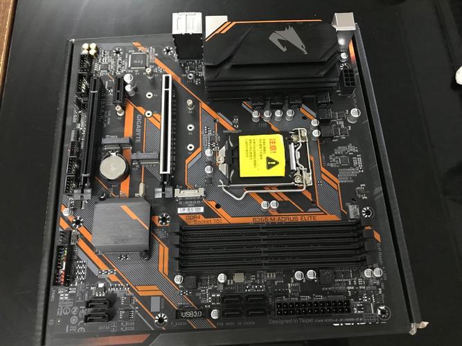 Motherboard memory slots and CPU socket