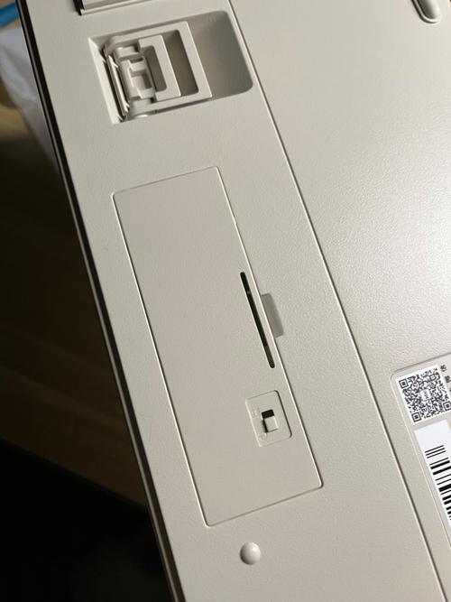 无线接收器和电池槽细节