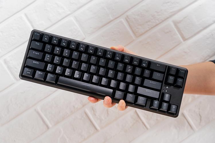 黑爵K680T机械键盘深度评测：68键青轴+18灯效，办公与游戏兼备