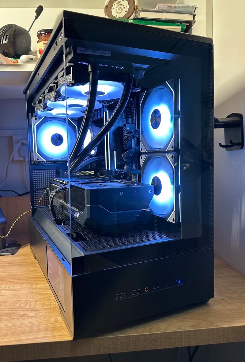 电脑散热风扇运行