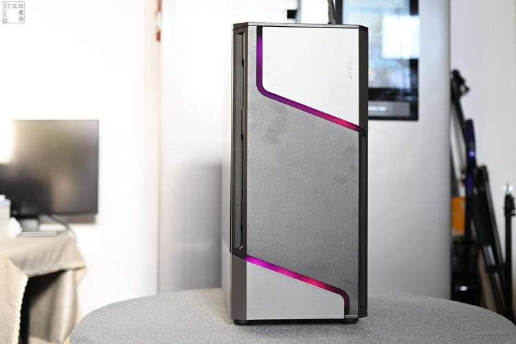 机箱内部结构展示