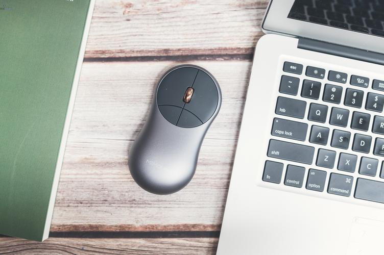 办公桌鼠标布置