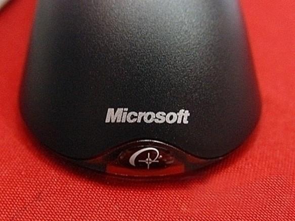 微软IO1.1红光鲨鼠标（战队包黑色版）深度评测：经济实用的电竞利器