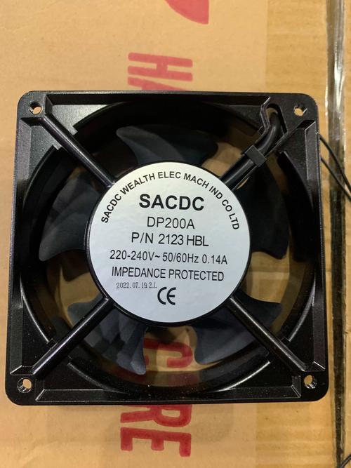 风扇安装在机箱内部