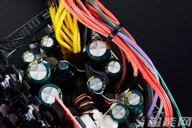 电脑电源内部散热设计