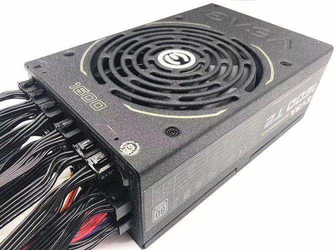 EVGA 1600W G+ 在高端PC机箱中的安装效果