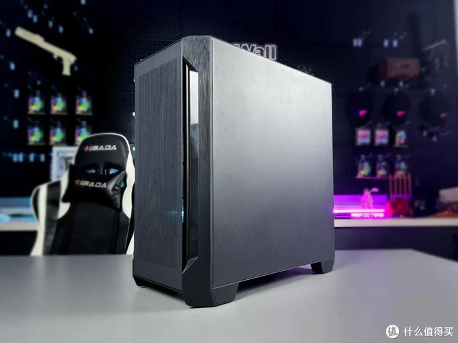 显卡和散热器在机箱内的安装视图