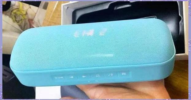 桌面摆放的紧凑型音箱设计