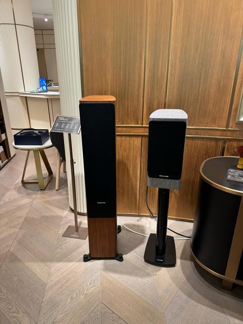 托瓦家庭影院套装 vs 摩天轮无线蓝牙音箱 深度对比